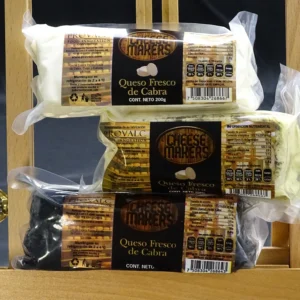 Kit de 3 variedades de quesos de cabra de 200 gramos cada uno para degustación.