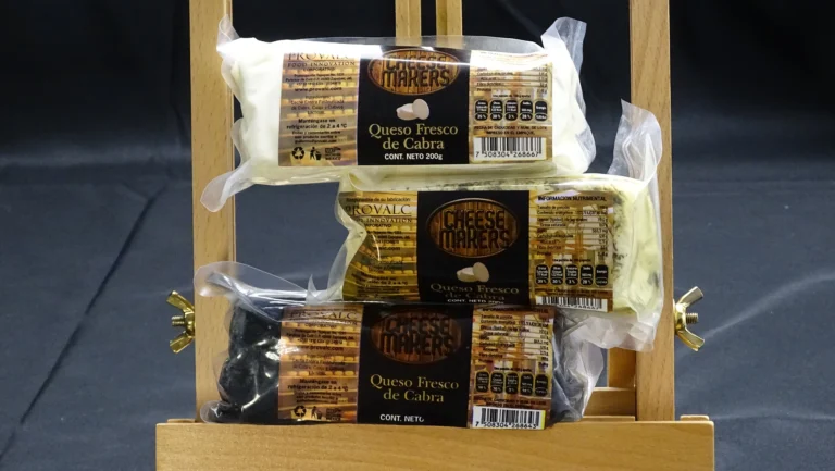 Kit de 3 variedades de quesos de cabra de 200 gramos cada uno para degustación.