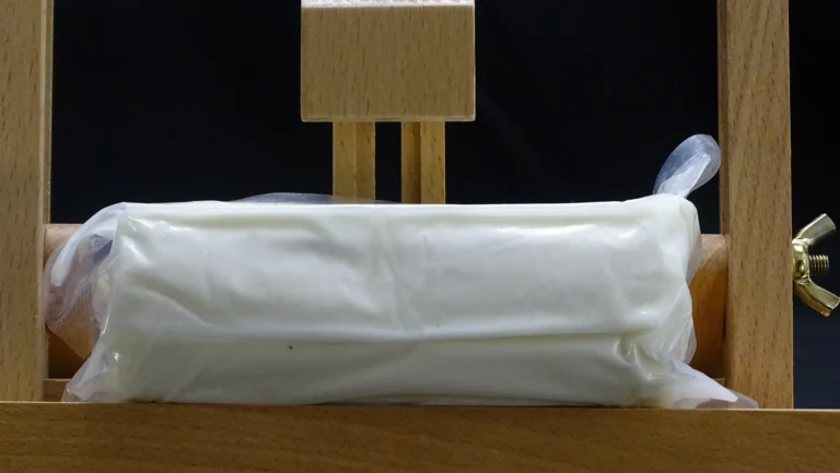 Queso de cabra natural artesano de 200 gramos para aperitivos y ensaladas.